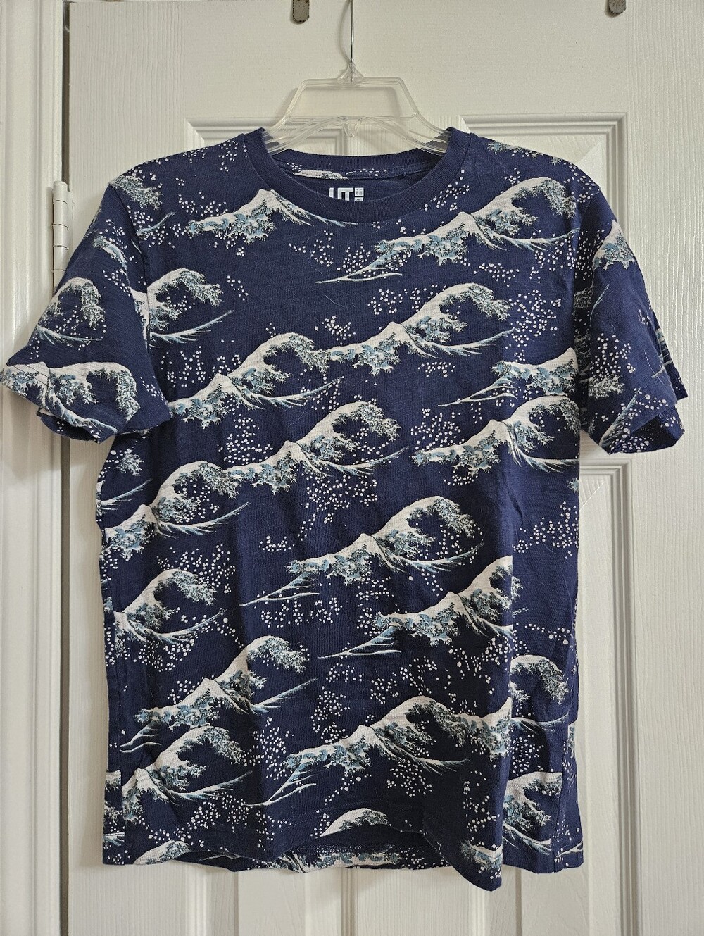 UNIQLO Hokusai "Great Wave" Mens UT Graphic Short Sleeve T-shirt